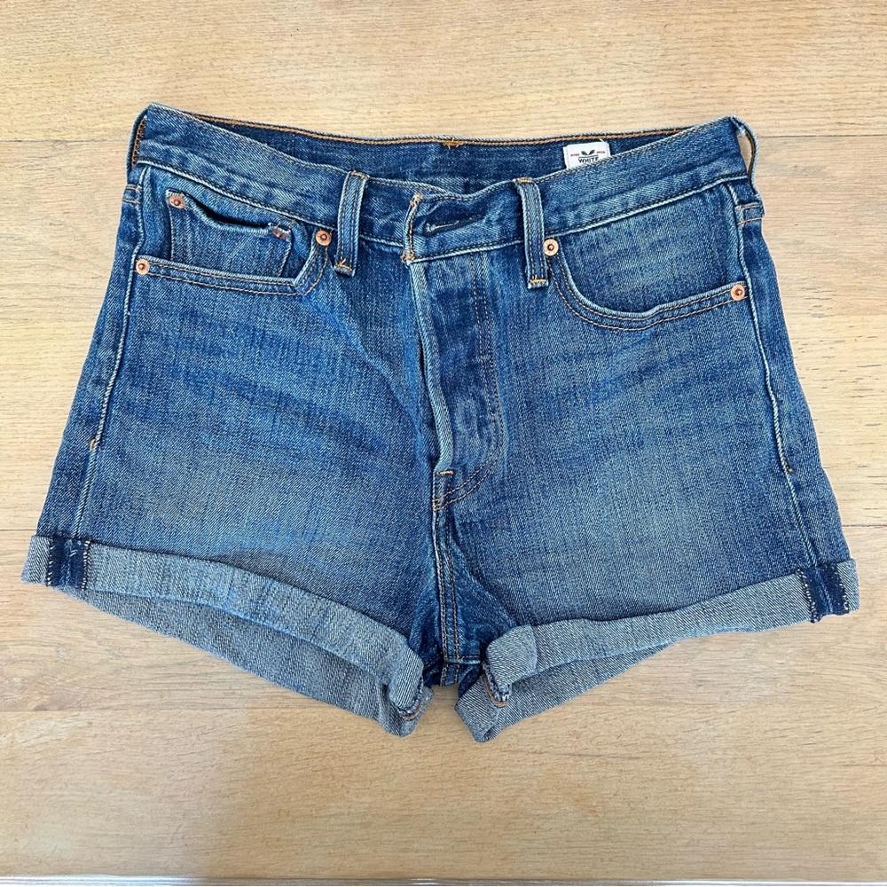 Levi’s - wedgie fit cuffed cone denim shorts - size 29